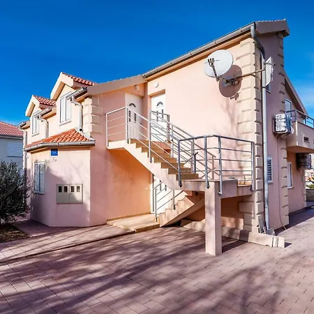 Apartamento Matej Pag Town
